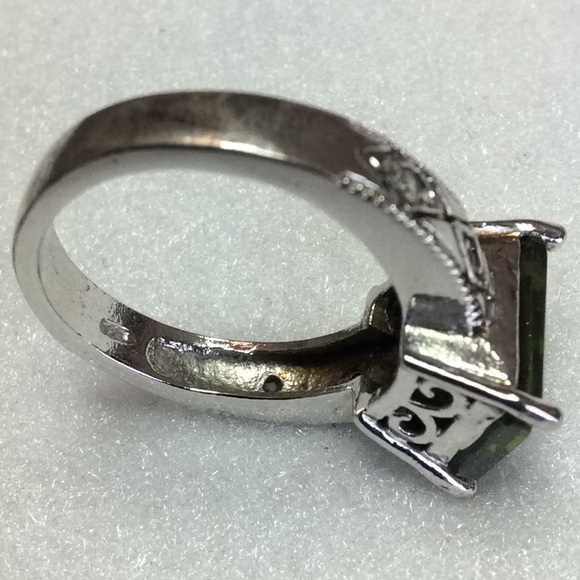FINAL SALE PRICE Silver Peridot & White Topaz Ring -Size 7 - Picture 4 of 5